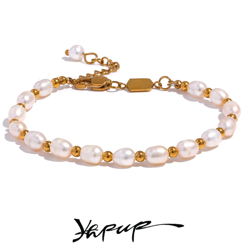 Yhpup Perle d'acqua dolce naturali Bracciale fatto a mano alla moda Bracciale da donna Ciondoli PVD impermeabili Perline in acciaio inossidabile Regalo di gioielli