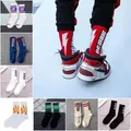 1 paio di nuovissimi calzini da uomo in cotone nero bianco Lightning Crew sport Skateboard Blaze
