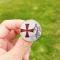 Knights Templar Pins Metal Glass Round Brooches for Men Red Cross Masonic Symbol Lapel Pin Hat