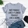 Non Fragile come un fiore Fragile come una bomba maglietta da donna Top maglietta divertente Casual