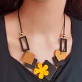 Vintage Handgemachte Geometrische Holz Bib Halsketten Anhänger Frauen Holz Herz Blume Halskette