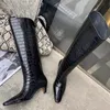 Frauen hohe Stiefel schlüpfen auf europäischen Stil geprägte Schuhe Frau großen Umfang Frühling Herbst Mode Stiefel Größe 43