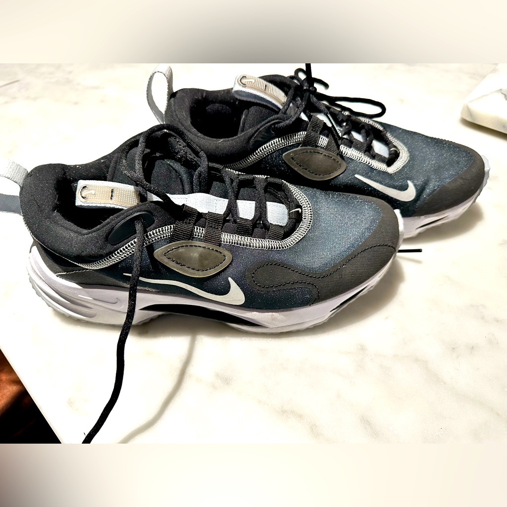 Nike Shoes | Almost New Nike Spark Tennis Shoes | Color: Black/Gray | Size: 7.5