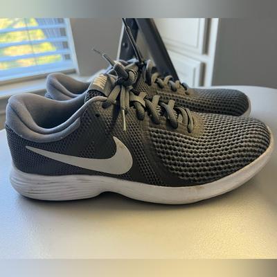 Nike Shoes | Gray Nike Women’s Tennis Shoes | Color: Gray/White | Size: 7.5