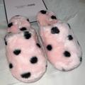 Victoria's Secret Shoes | 7/8 Victoria's Secret Closed Toe Faux Fur Slipper | Color: Black/Pink | Size: 8