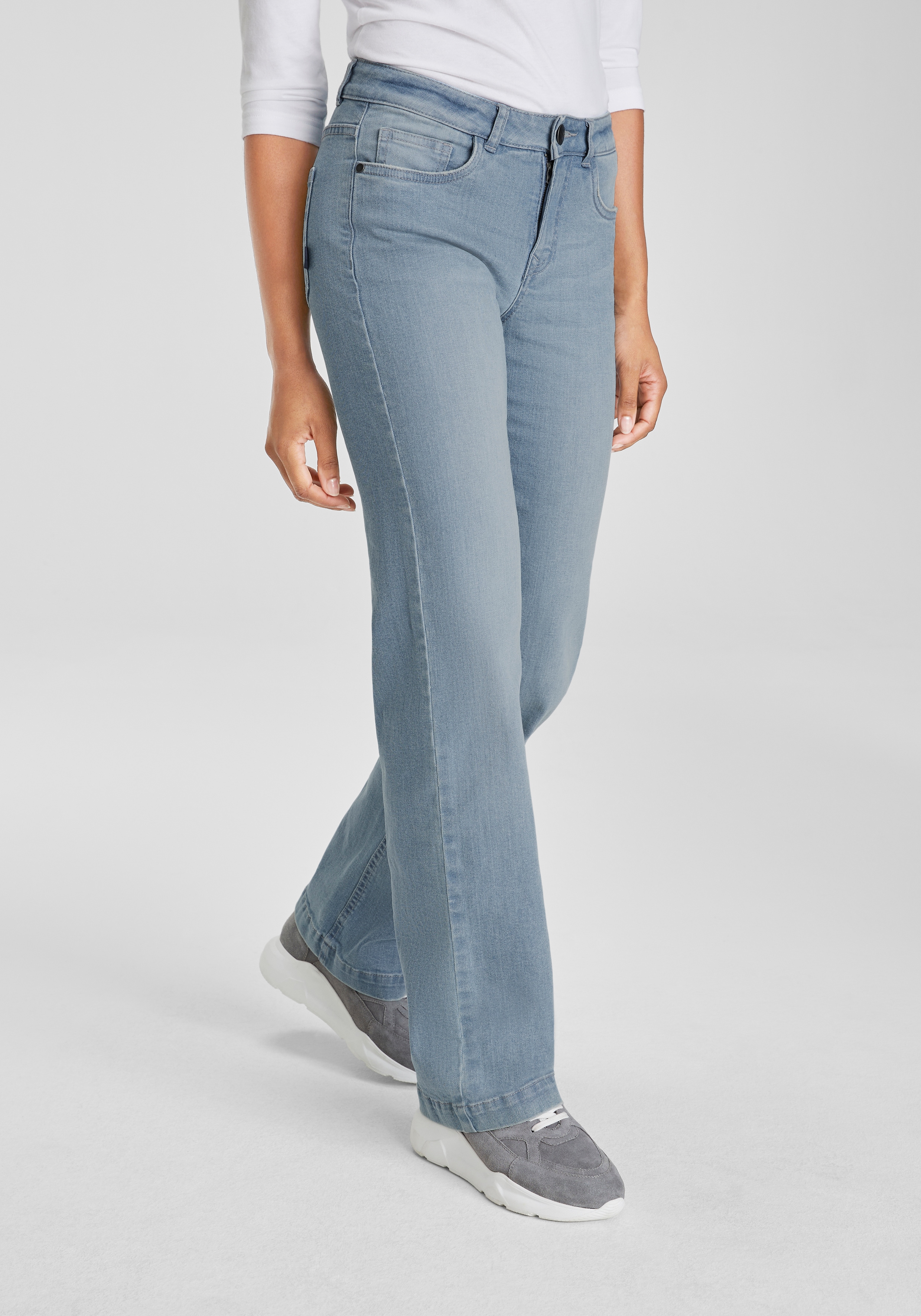 Gerade Jeans ARIZONA, Damen, Gr. 38, N-Gr, blau (bleached), Denim/Jeans, Obermaterial: 98% Baumwolle, 2% Elasthan, Basic, gerade lang, Jeans, weite Beinform, Used-Look-Waschung, hohe Taille Image