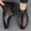 Business-Schuhe aus echtem Leder, flache Slip-on-Leder-Freizeitschuhe für Herren, Senior-Marken-Männerschuhe, mittelhohe Slipper, Schwarz und Braun