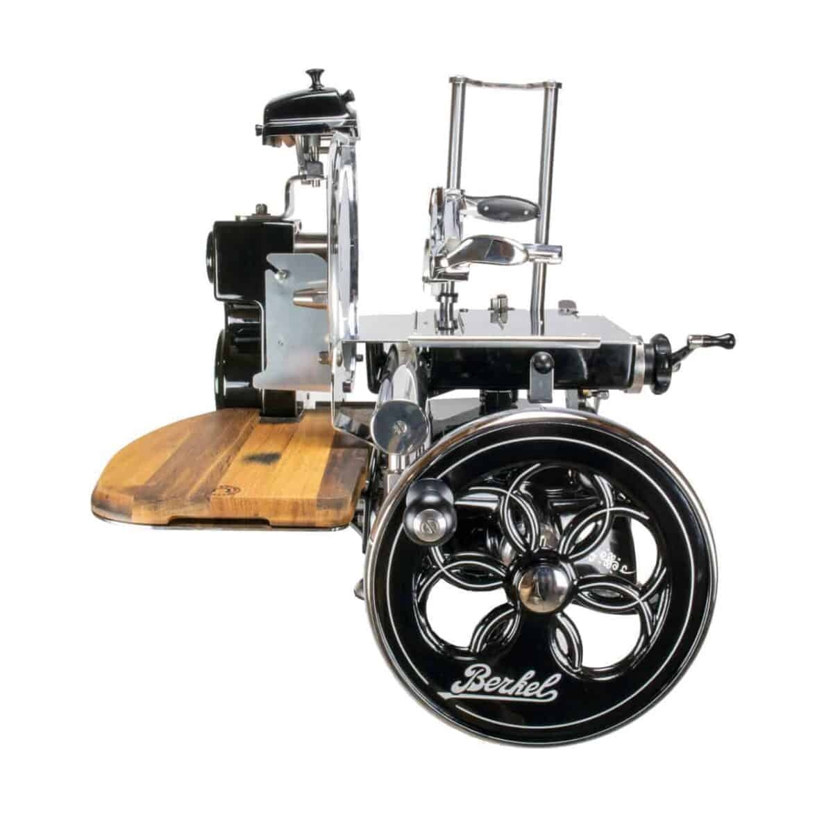 Berkel Volano Tribute Schwarz, Schwungradmaschine – Wunderschöne Aufschnittmaschine + Fassholzbrett Unikat Image