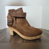 Free People Shoes | Free People Bungalow Suede Clog Bootie Brown Size Eur 39/Us 8.5 (Fits Like An 8) | Color: Brown | Size: 8.5