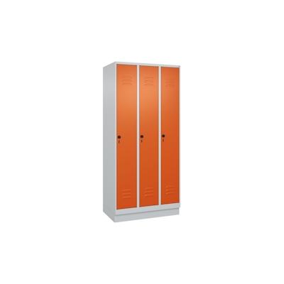 C+P Spind Classic PLUS, Sockel, 3 Abteile, HxBxT 195x90x50cm, Sicherheitsdrehriegel, Hellgrau/Reinorange von PROREGAL Image