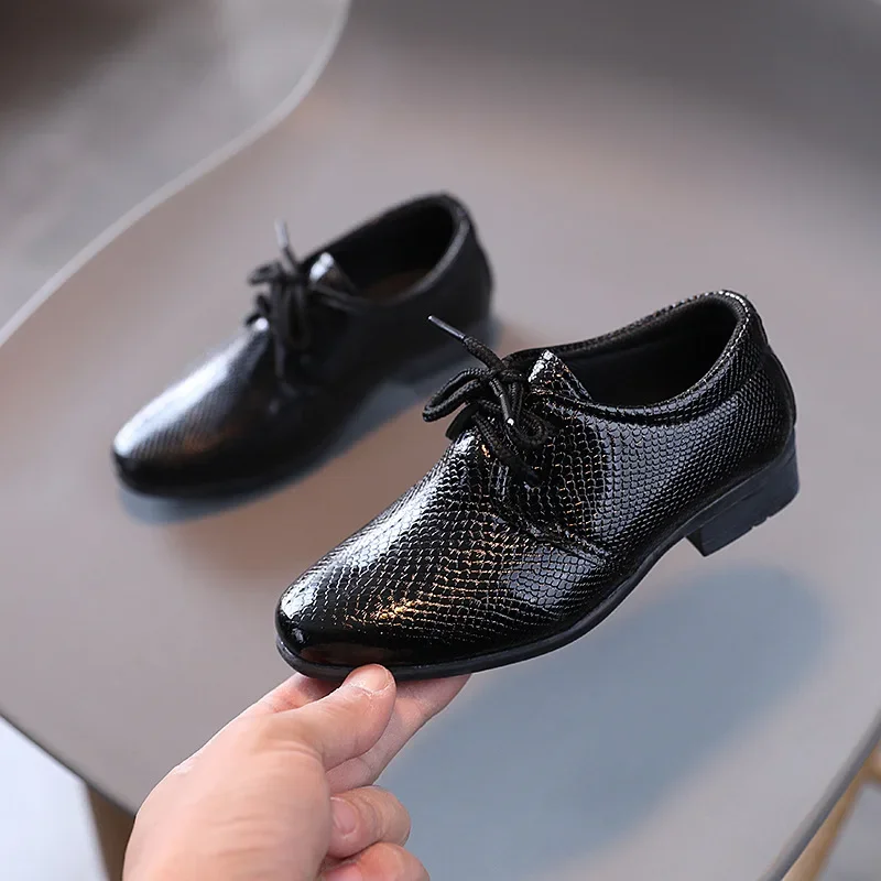 Schwarze Lederschuhe für Kinder und Jungen im britischen Stil für Party, Hochzeit, niedrige Absätze, Schnürschuhe für Kinder, Mode, Studenten, Schule, Performance-Schuhe
