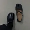 IPPEUM Flats Split Toe Schuhe Plus Größe 42 Loafer Braune Schuhe Schwarzes Leder Damen Mary Janes