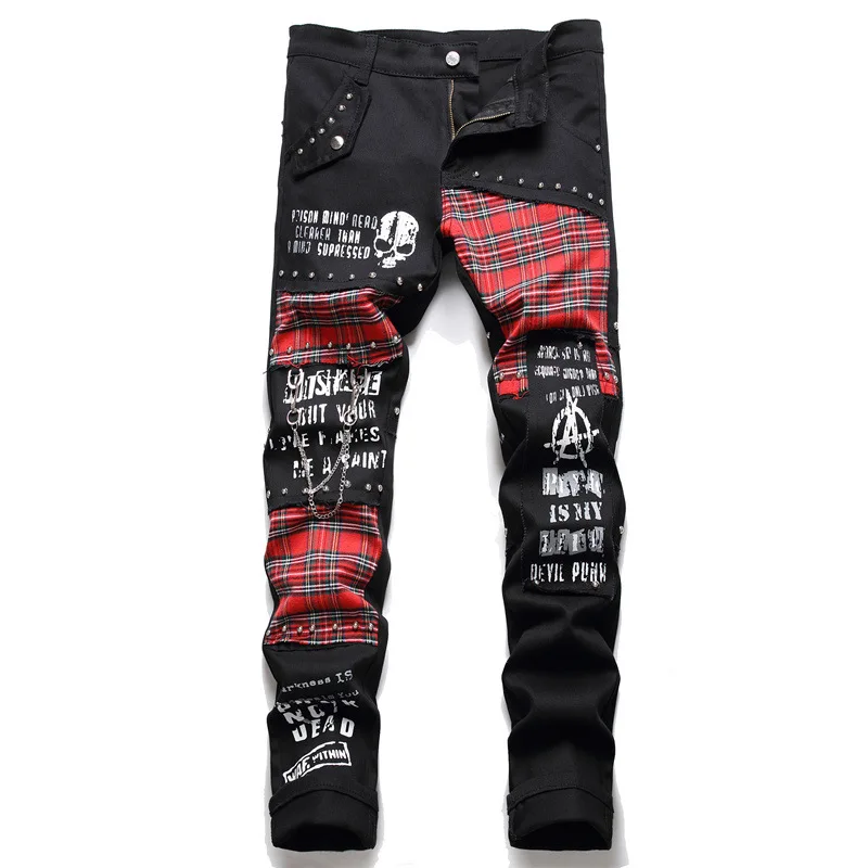2025 koreanische Mode Rot Plaid Patchwork Punk Niet Männer Dünne Jeans Hosen Schädel Buchstaben Drucken Hip Hop Kette Denim Hosen Spodnie