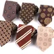 Maillard Kaffee Farbe Krawatten für Männer Frauen Blumen streifen Krawatte für Hochzeits geschäft
