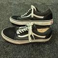 Vans Shoes | Euc Vans Old Skool Black And White Skate Shoes - Men's 10 / Women's 11.5 | Color: Black/White | Size: 10