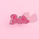 Broche Lettre Barbie Rose pour Fille Danemark ge en Métal Dessin Animé Mignon Vêtements Sac à