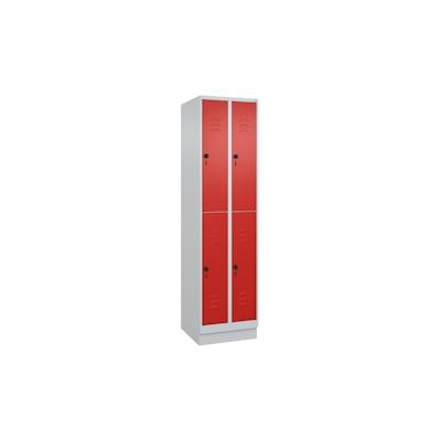 C+P Spind Classic PLUS, Sockel, 4 Abteile, HxBxT 195x50x50cm, Sicherheitsdrehriegel, Hellgrau/Rot von PROREGAL Image