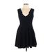 Boohoo Casual Dress - Party V-Neck Sleeveless: Black Solid Dresses - Women's Size 10