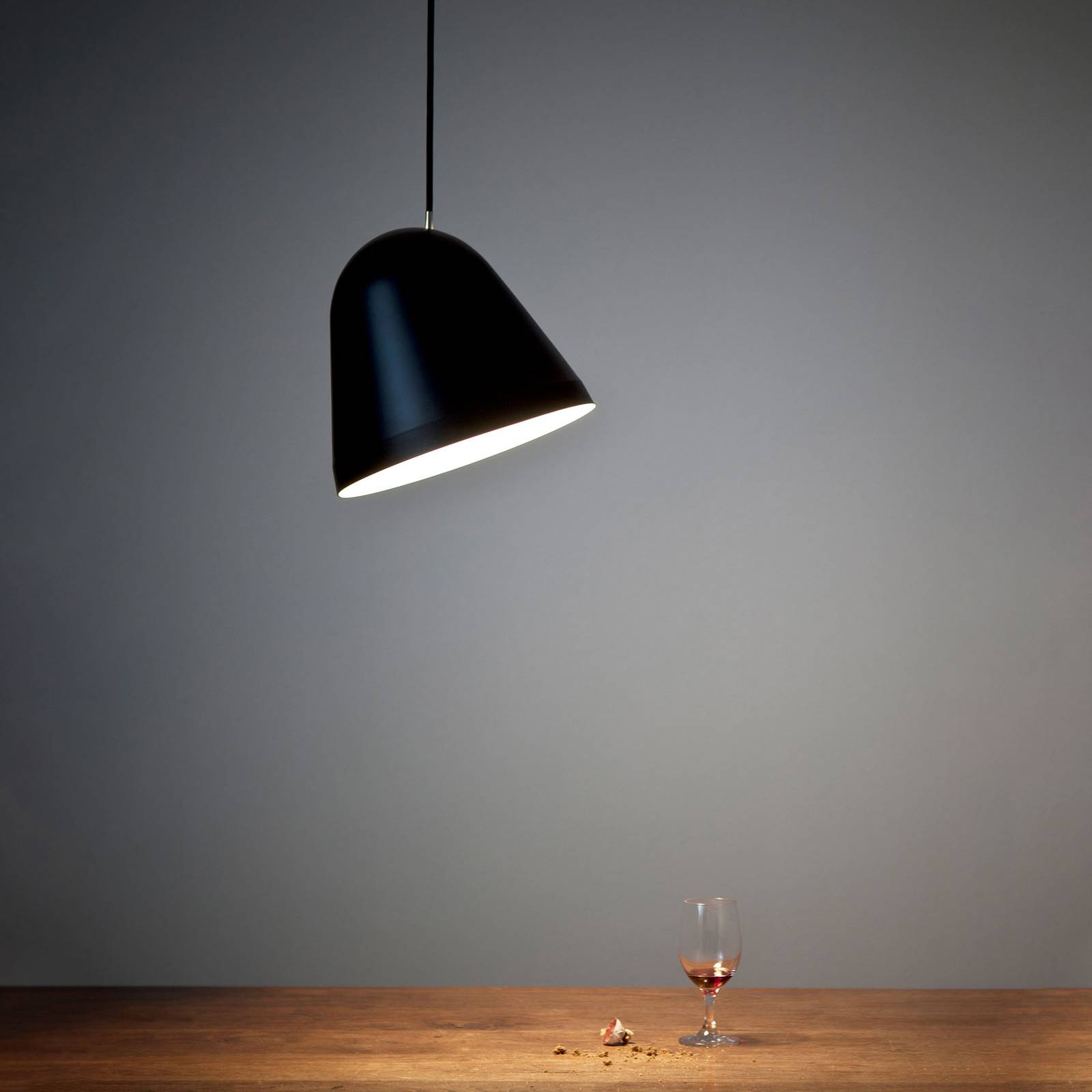 NYTA Design Hängelampe Tilt, dimmbar, schwarz, für Wohn- / Esszimmer, Aluminium, Design, Pendelleuchte