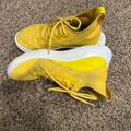 Under Armour Shoes | Boys Size 6 Curry Basketball Shoes | Color: White/Yellow | Size: 6