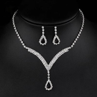1 set Bridal Jewelry Sets For Women's Party Evening Gift Formal Rhinestone Alloy Chandelier Drop / Engagement dress to impress 2025