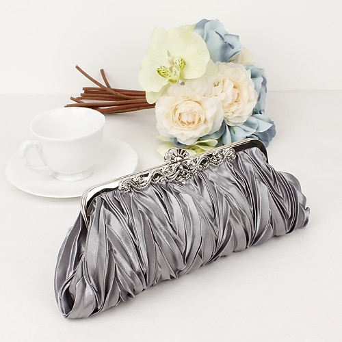 Abendclutch aus weißem Satin mit Plissee – elegante Handtasche mit floralem Metallrahmen für Hochzeiten, Cocktails und formelle Anlässe
