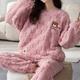 Damen Schlafanzug Sets Buchstabe Bär Plüsch Brautkleider schlicht Komfort Heim Täglich Bett Korallenvlies Korallensamt Warm Rundhalsausschnitt Langarm Pullover Hose Herbst Winter 3206 Rosa kariertes