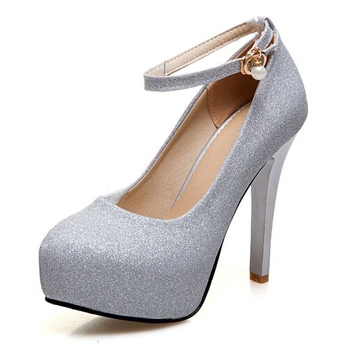 Silberne Plateau-Pumps mit Knöchelriemen und Perlenanhänger – elegante Brautschuhe für den Abend oder eine glamouröse Hochzeit Image