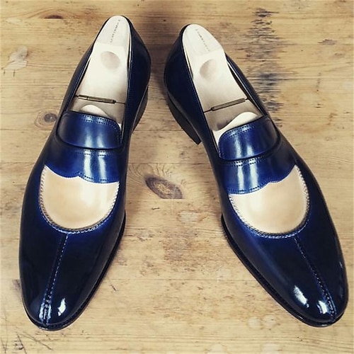 klassische Herren-Loafer aus marineblauem und beigefarbenem Leder – zweifarbige Retro-Abendschuhe mit elegantem Muscheldetail, perfekt für formelle und legere Anlässe Image