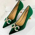 Designer Women Green Pink Heels Prom Pumps Lady Velvet punta a punta 7cm tacchi alti sottili Replica