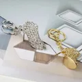 Portachiavi con strass multicolori di moda portachiavi a forma di scarpe con tacco alto creativo per