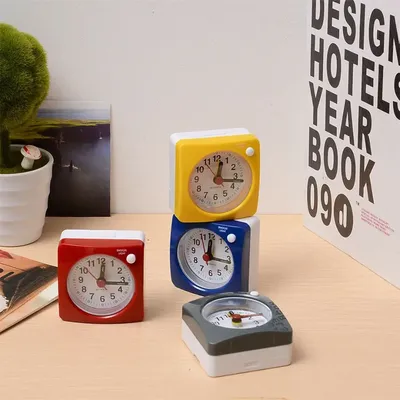Quartz Alarm Clock With Night Light No Tick Snooze Silent Small Bedside Alarm Clock Battery Operated Simple Home Decor