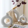 Nordic Ceramic Donut Vase Circular Ceramic Flower Vase with Hollow Design Hand-made Dry Flowers Deco