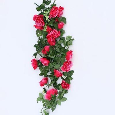 Améliorez votre décoration murale avec la beauté délicate d'une vigne de roses artificielles à 19 têtes - parfaite pour ajouter une touche de romantisme et d'élégance à n'importe quelle pièce ou