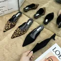 Nuovi muli a punta moda stampa leopardo pantofole da donna Casual scarpe da donna tacchi bassi