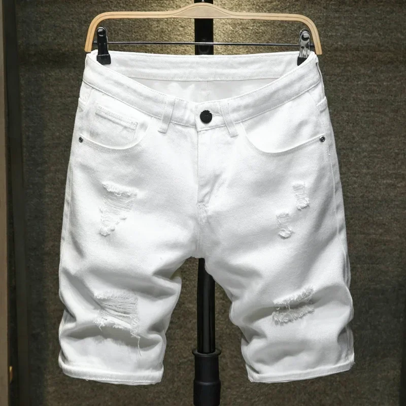 Neue Weiße Jeans Shorts Männer Mode Zerrissene Knielangen Hosen Einfache Beiläufige Dünne Loch Denim Shorts Männlichen Streetwear