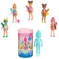 Barbie GTT25 - Chelsea Color Reveal Puppe, Sand Sonne Sortiment, mit Enthüllungseffekt mit 1 Überraschungspuppe und 6 weiteren Überraschungen, Spielzeug für Kinder von 3 bis 8 Jahren
