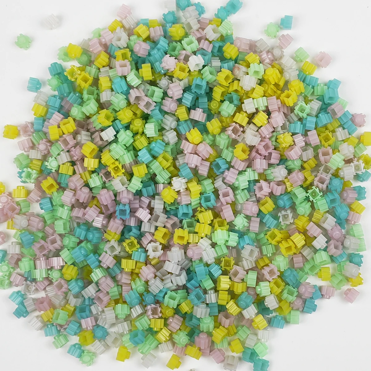 1000 stücke 8*8mm Glow-in-dark Diamant Bausteine 5 farben DIY 3D Kleine Ziegel für kinder Spielzeug Kinder Geschenke Image