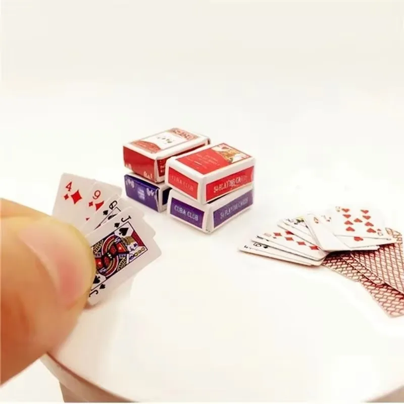108 fogli Mini carino 1:12 Miniature di case delle bambole Poker Carte per la decorazione della casa Gioco per la bambola