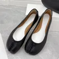 Chaussures de ballet à bout fendu en peau de mouton pour femmes chaussures en cuir à fond plat