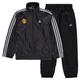 Manchester United adidas Essentials 3-Streifen gewebter Trainingsanzug – Schwarz – Jungen