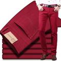 Jeans da uomo rosso vino primaverili ed estivi Moda Casual Boutique Business Casual Pantaloni elasticizzati in denim dritto Pantaloni da uomo di marca