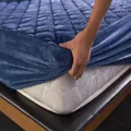 Housse de matelas matelassée épaisse en velours cristal, drap-housse chaud et doux en peluche Queen King, taie d'oreiller non incluse