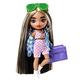 Barbie HGP64 - Extra Minis Puppe (ca 14 cm) trägt Karierte 2-teilige Kleidung und Jacke, mit Puppenständer und Zubehör wie Sonnenbrille und Boombox, Puppen Spielzeug für Kinder ab 3 Jahren