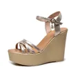 Kleine Größe 33–43, modische Sandalen aus weichem Leder, Damen-High-Heels-Schuhe, Sommer 2022, dicke Plateau-Keilsandalen für Büro-Mutter