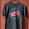 Classic Beverly Hills 90210 Neon Logo T Shirt taglia piccola