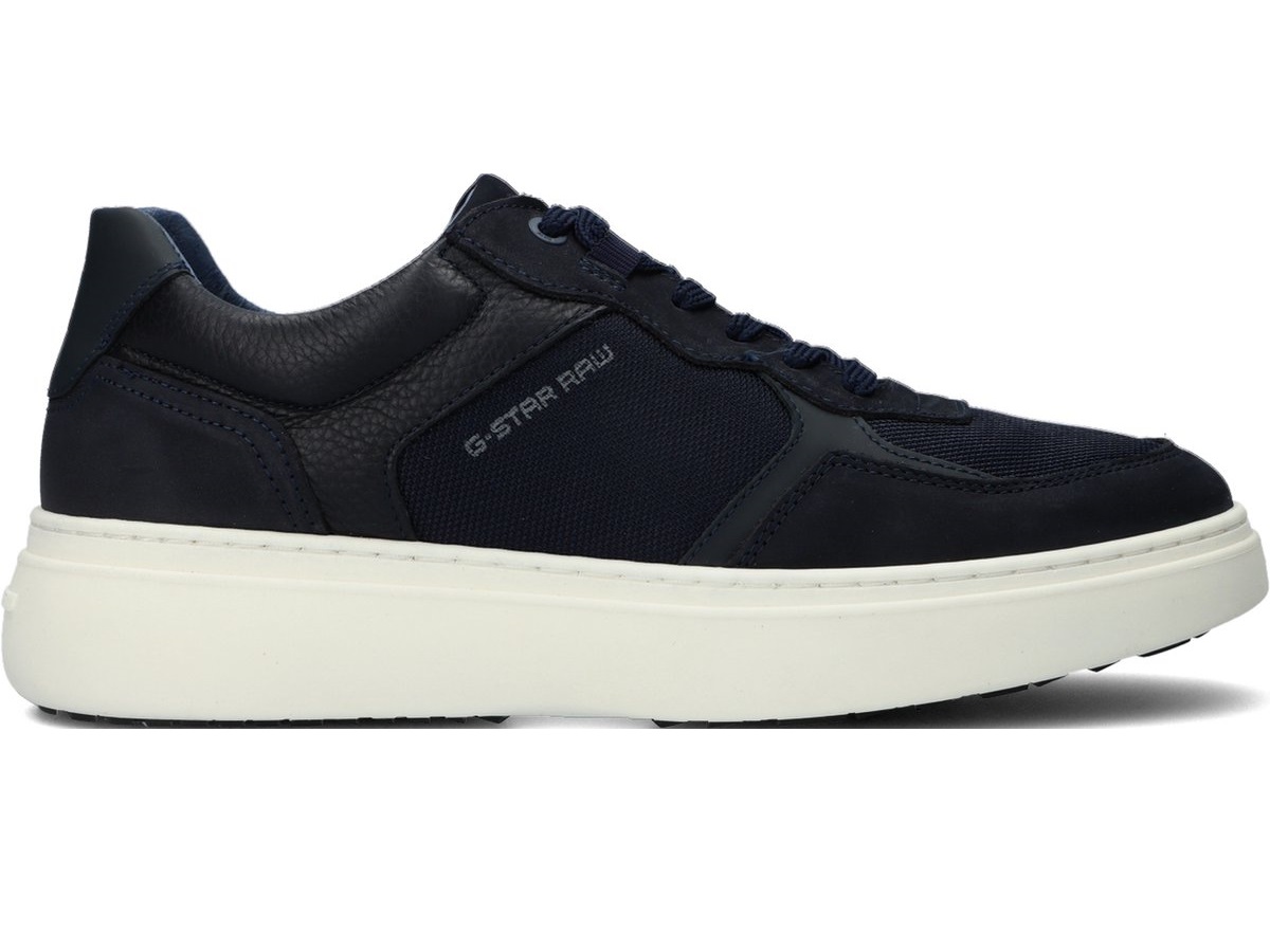 Niedriger Schnitt. Flache Schnürsenkel. Getäfeltes Design. Geflochtene Schlaufen und Ösen an der Spitze. Geformte Sohle, strukturierter Boden. Gefüllte Knöchelstütze. Schnürsenkel. Diese Sneaker sind aus robustem Leder gefertigt und mit...