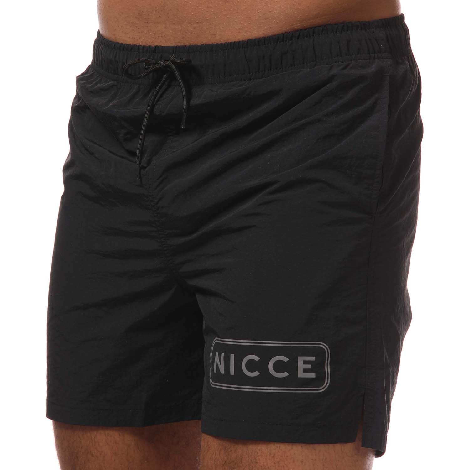 Badeshorts Plinth Image