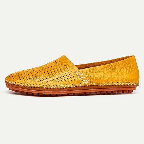 Gelbe Slipper für Herren aus perforiertem Leder mit handgenähten Details – lässige, atmungsaktive Autofahrerschuhe für den Sommer Image