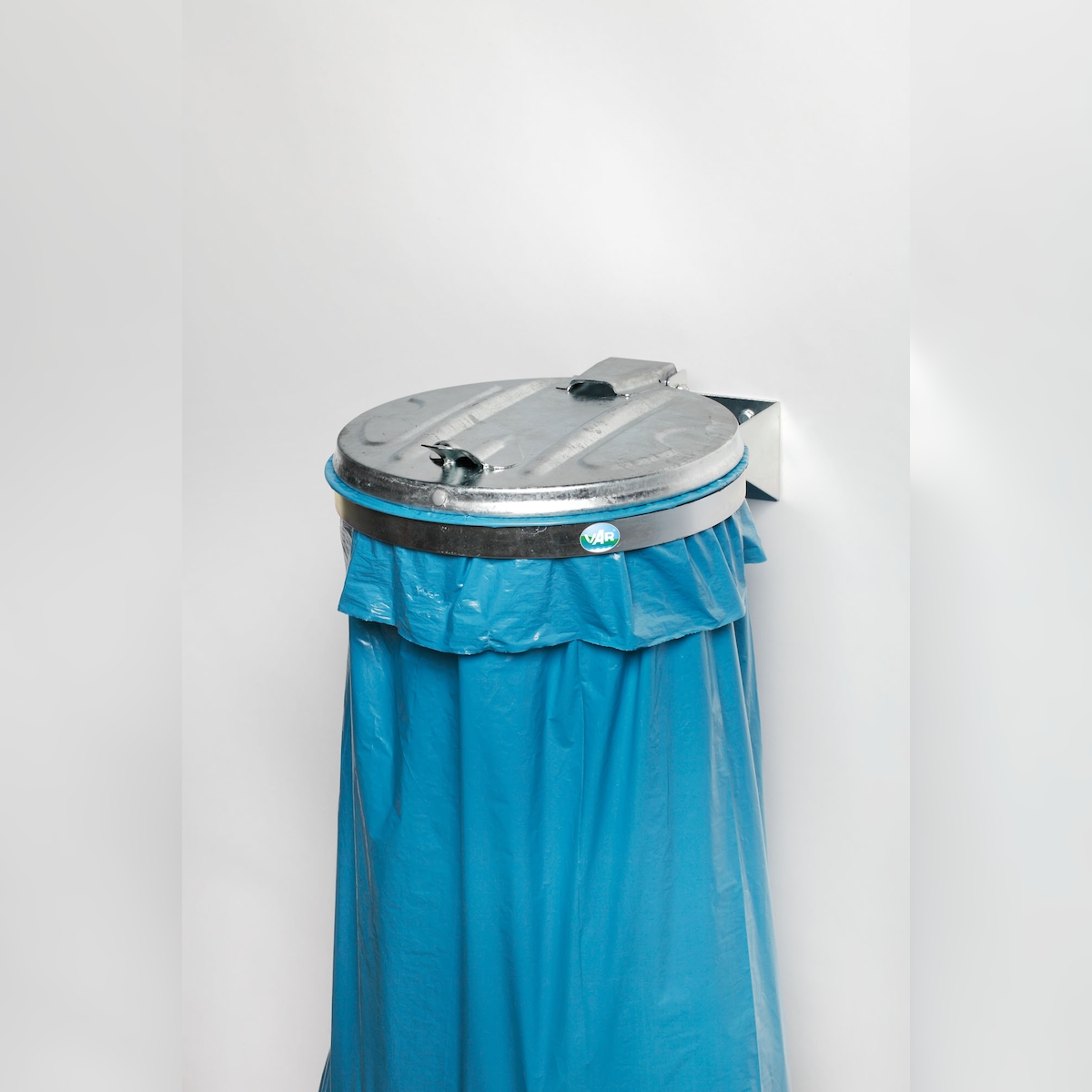 PROREGAL Robuster Einzel-Abfallsammler mit Metall-Deckel | Wandhalterung | 35cm Einwurföffnung | BxT 50x48cm | Stahl | Verzinkt-Verzinkt | Mülleimer Image